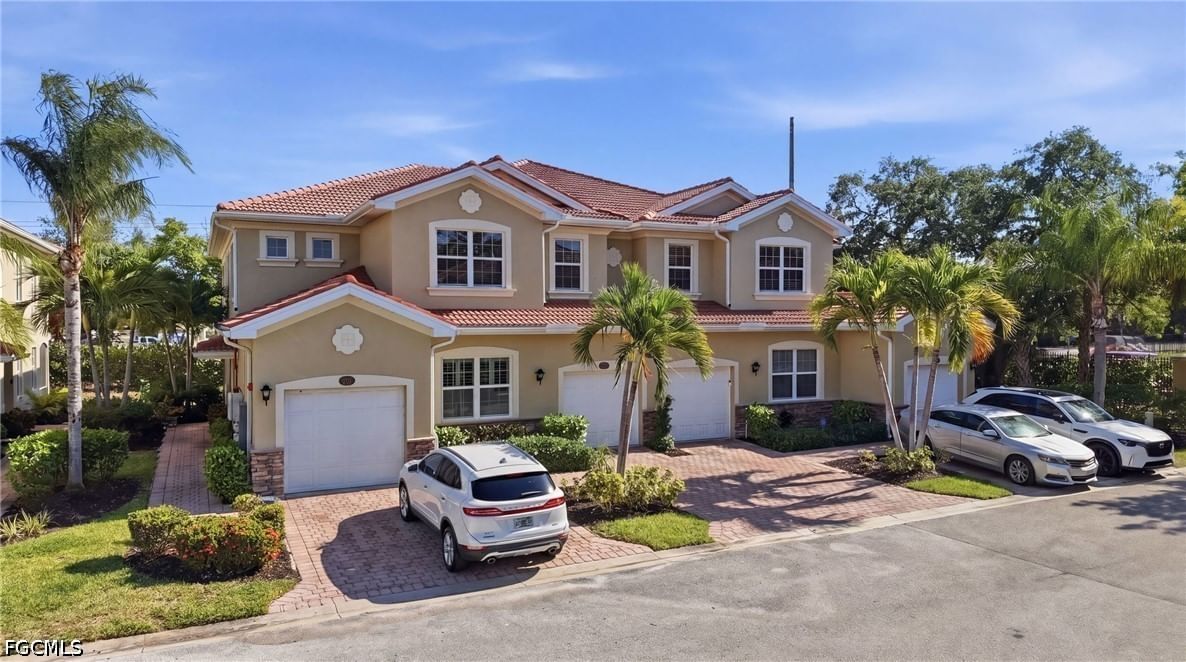 8515 Oakshade Circle #201, Fort Myers, FL 33919 photo 2