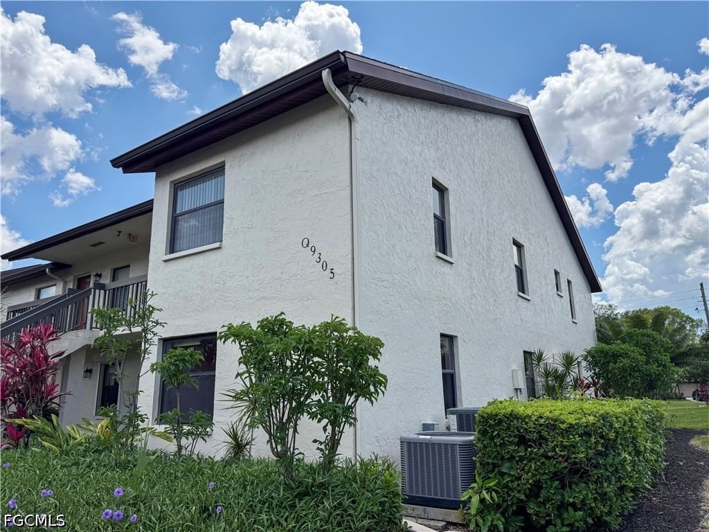 9305 Lake Park Drive #104, Fort Myers, FL 33919 photo 2