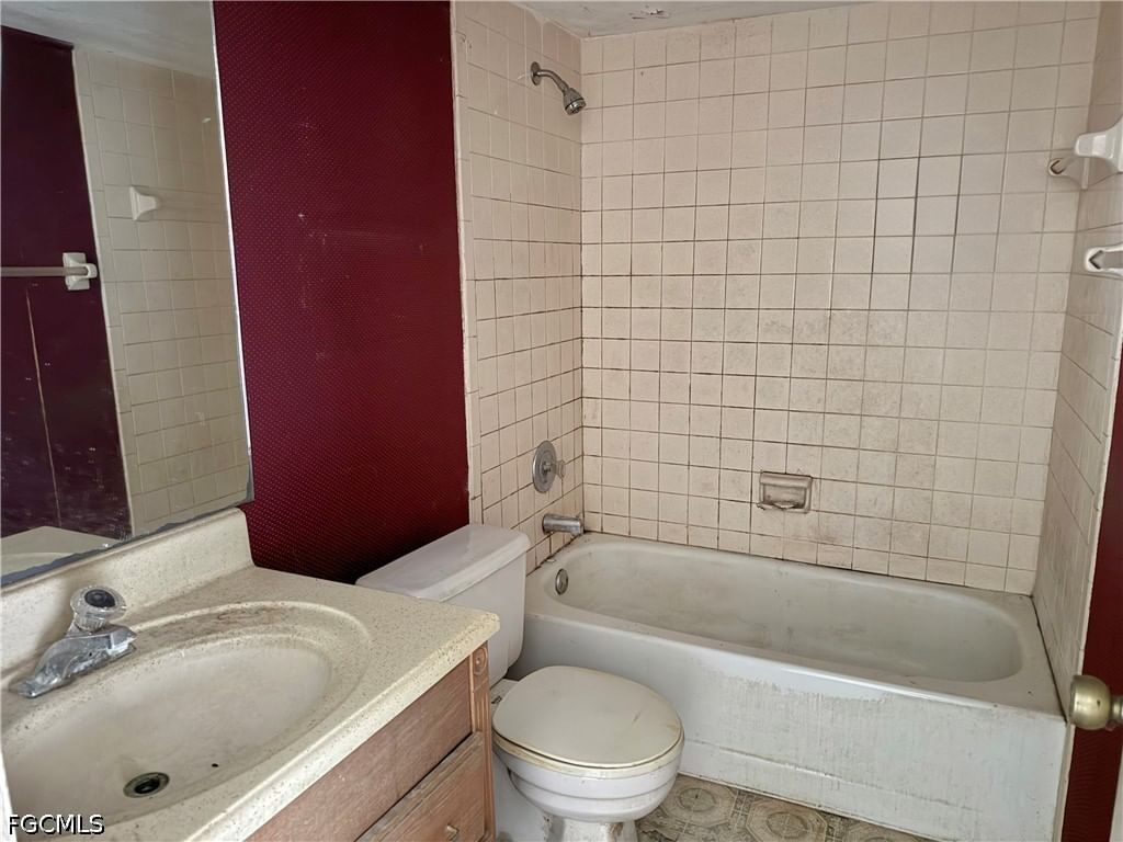 9305 Lake Park Drive #104, Fort Myers, FL 33919 photo 4
