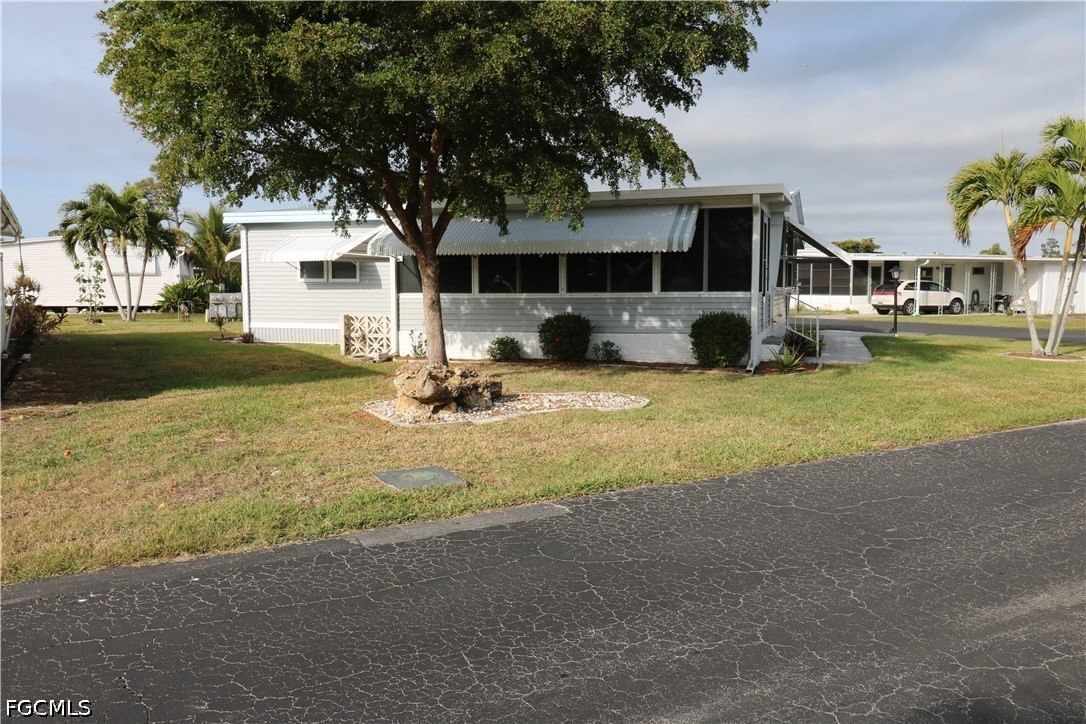 116 Coachlight Drive, Fort Myers, FL 33908 photo 4