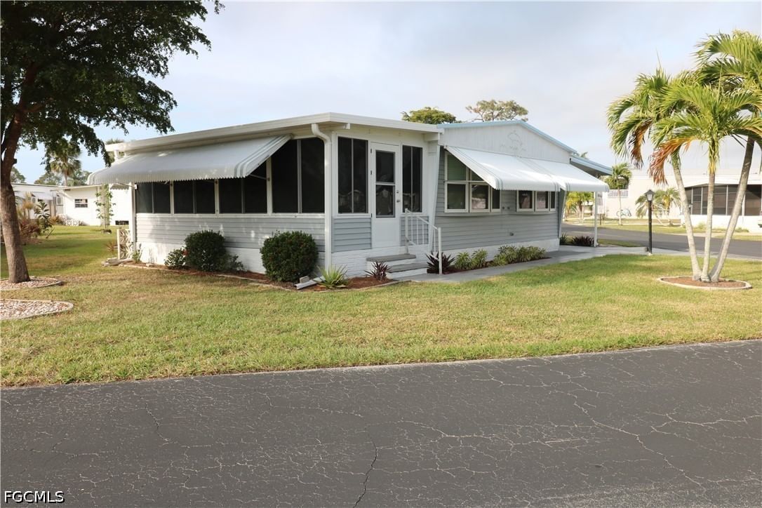 116 Coachlight Drive, Fort Myers, FL 33908 photo 5