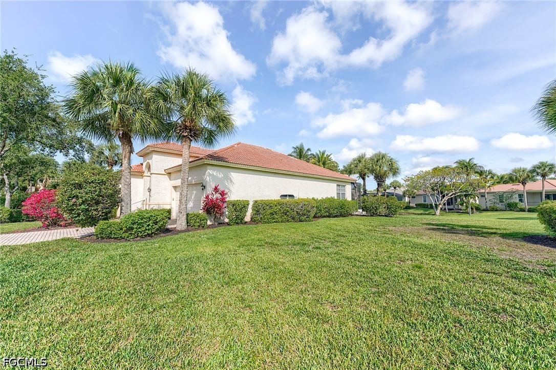8916 Dartmoor Way, Fort Myers, FL 33908 photo 2