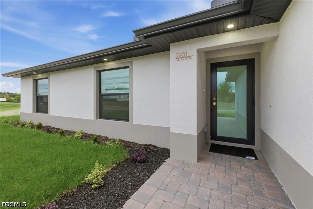 2201 NE 10TH Place, Cape Coral, FL 33909 photo 4