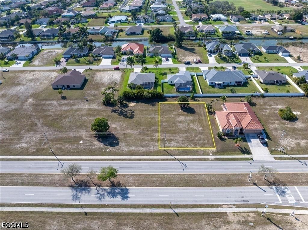 2128 Skyline Boulevard, Cape Coral, FL 33991 photo 2
