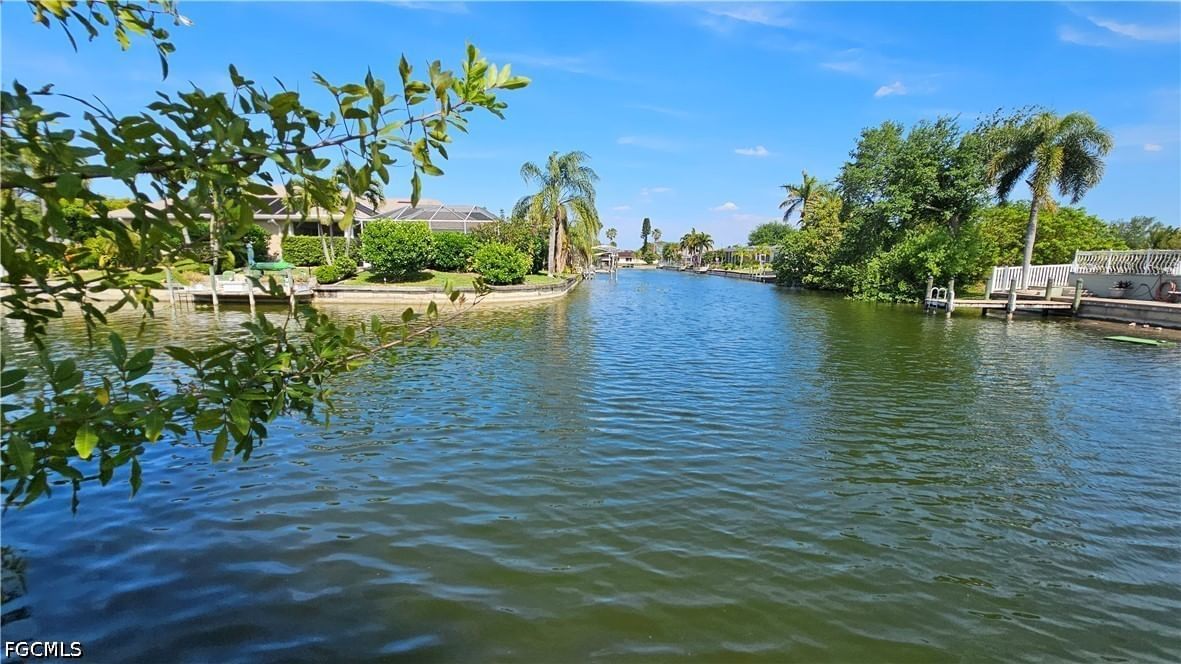 421 SE 10th Avenue, Cape Coral, FL 33990 photo 2