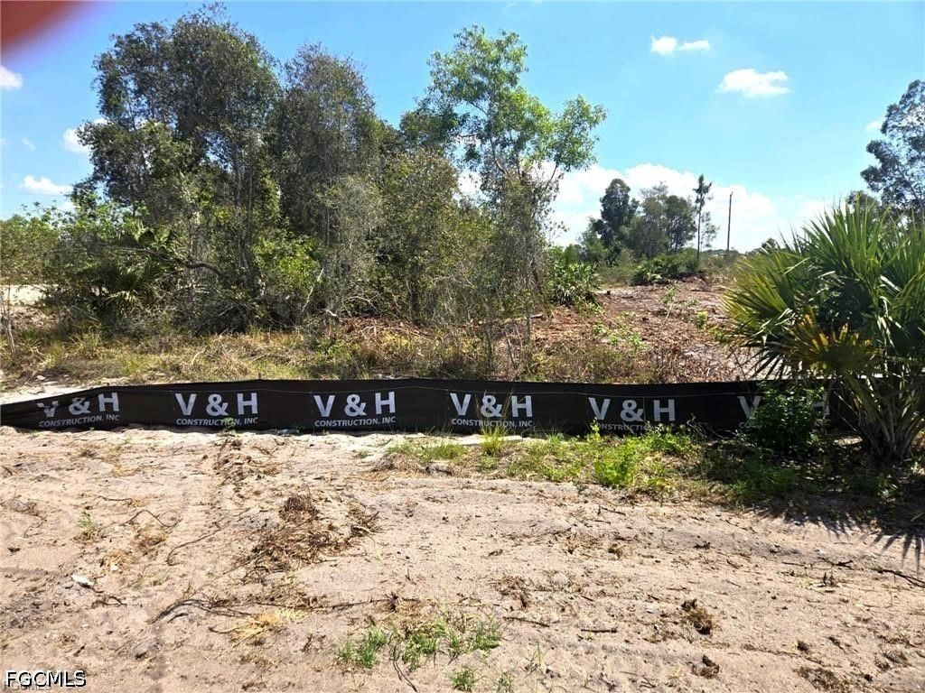 811 Bell Boulevard S, Lehigh Acres, FL 33974 photo 2