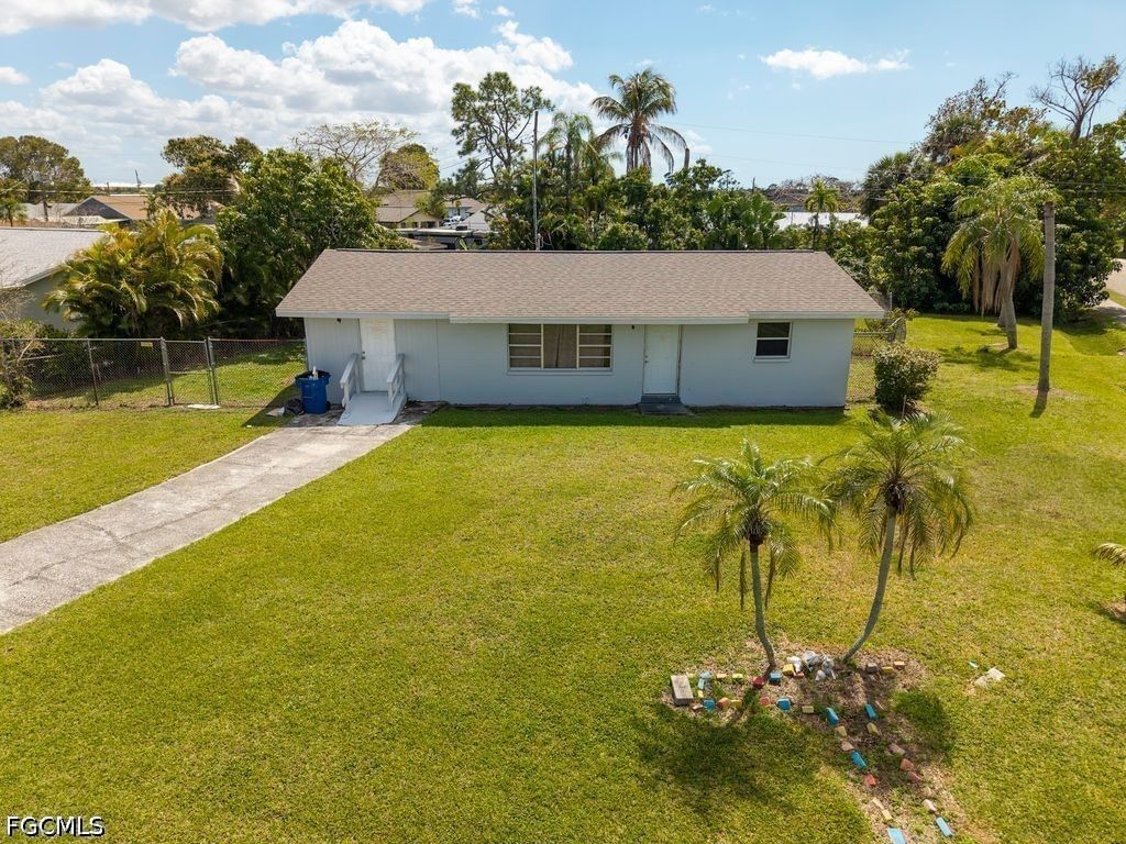 4631 New Haven Drive, Fort Myers, FL 33908 photo 2
