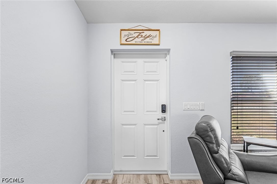 9032 Meadow Circle, Labelle, FL 33935 photo 4
