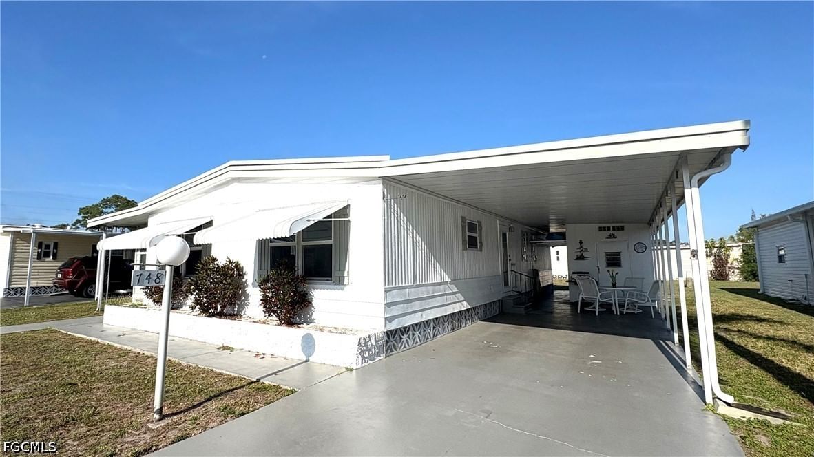 748 Park Avenue, North Fort Myers, FL 33917 photo 3