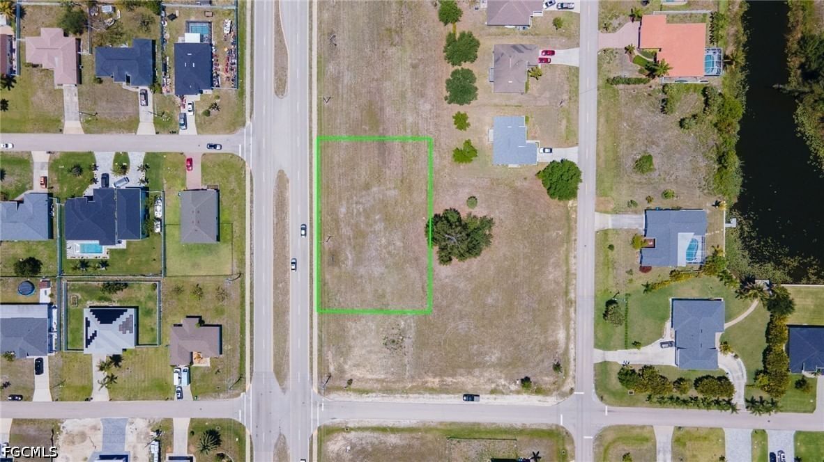 1221 Chiquita Boulevard S, Cape Coral, FL 33991 photo 2