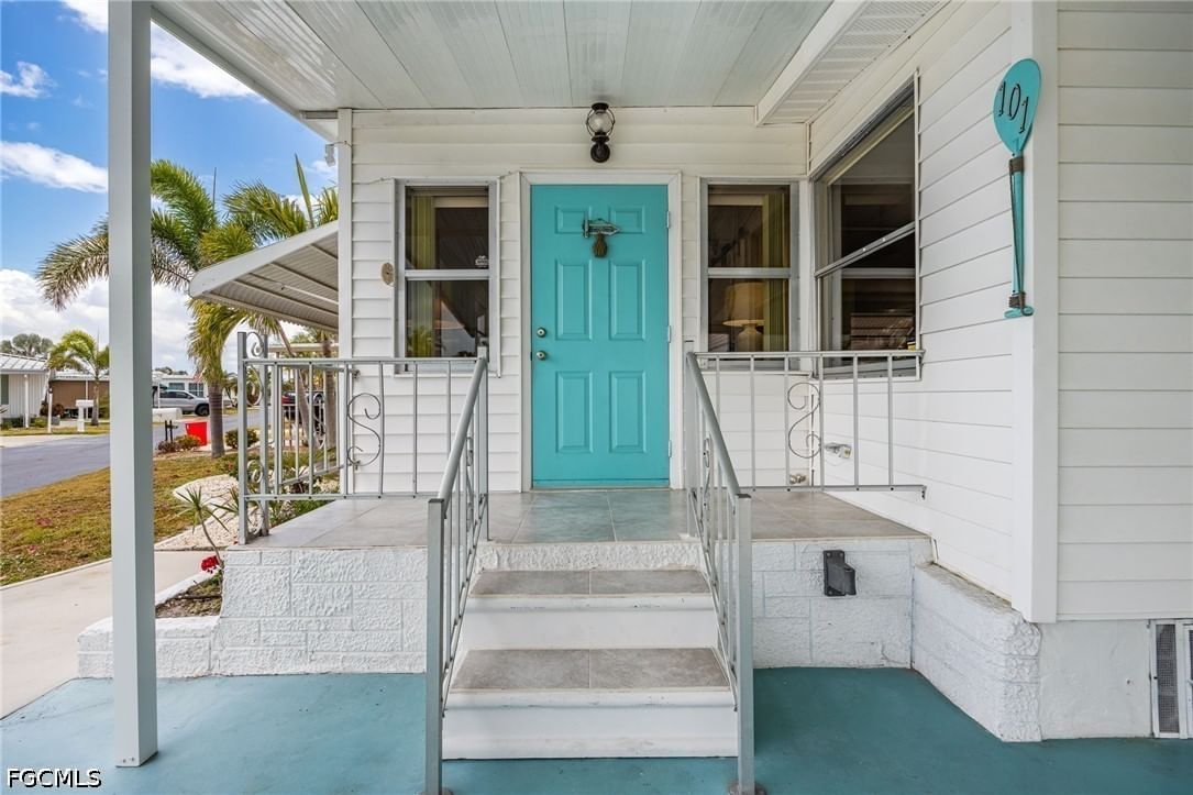 101 Elise Drive, Fort Myers, FL 33908 photo 2