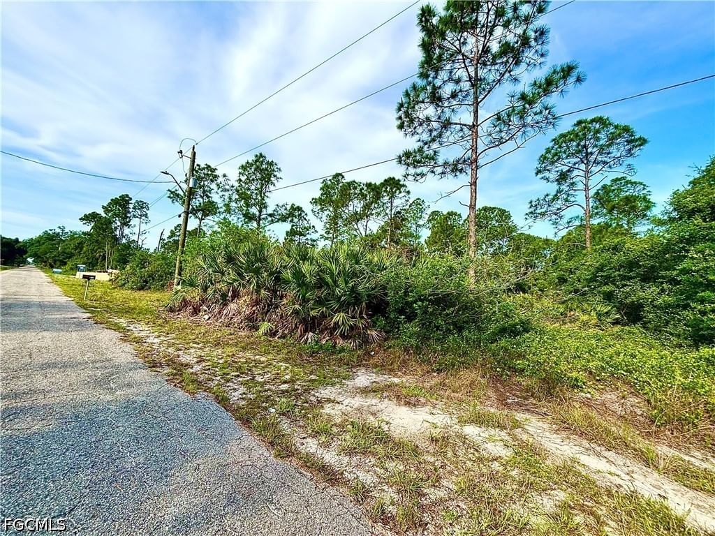 1313 Scott Avenue, Lehigh Acres, FL 33972 photo 2