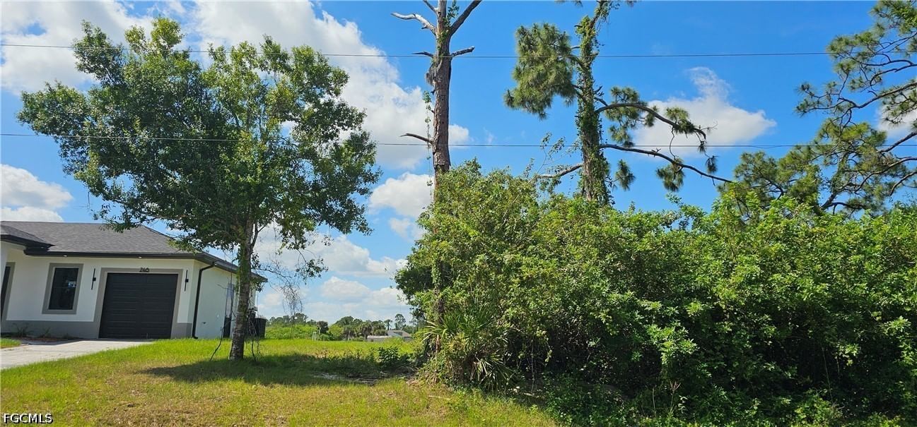 746 Chattman Street E, Lehigh Acres, FL 33974 photo 4