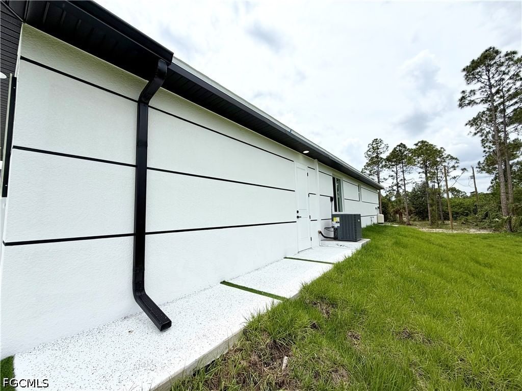 1013 Lincoln Avenue, Lehigh Acres, FL 33972 photo 3