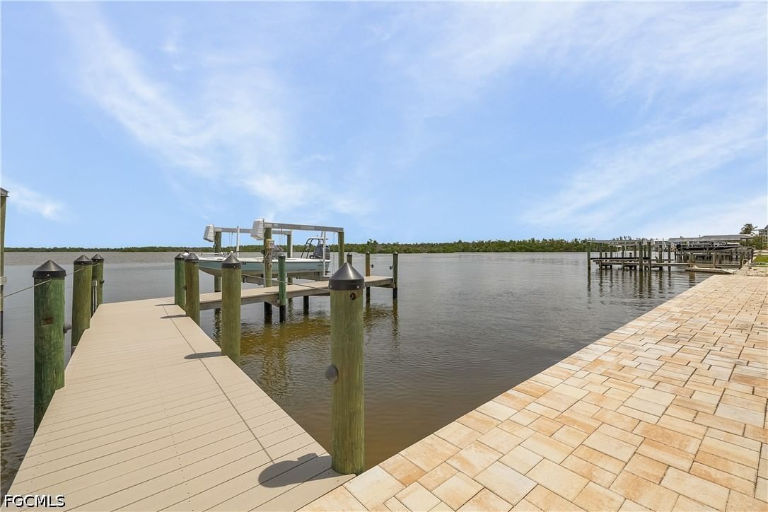 12130 Shoreview Drive, Matlacha, FL 33993 photo 3