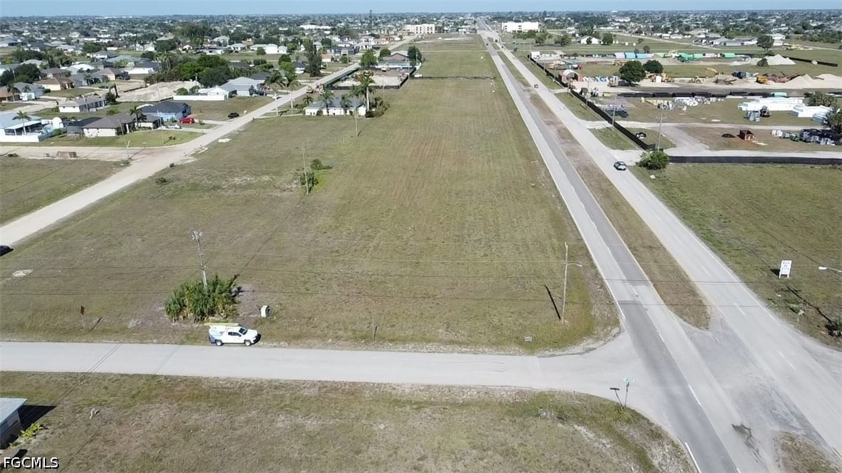 2098 Diplomat Parkway E, Cape Coral, FL 33909 photo 4