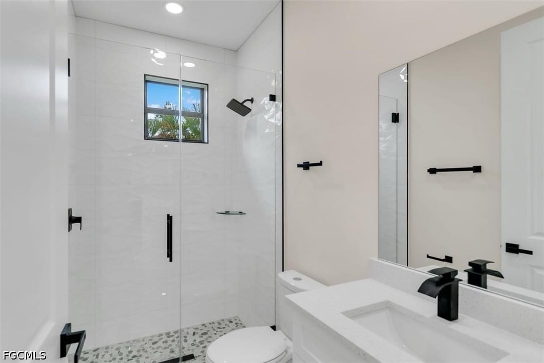 474 NE 2nd Place, Cape Coral, FL 33909 photo 3