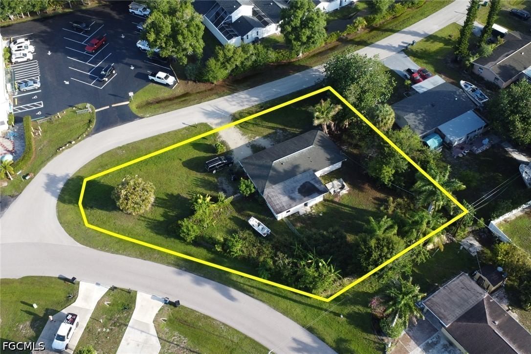 6701 Fiesta Lane, Fort Myers, FL 33919 photo 2