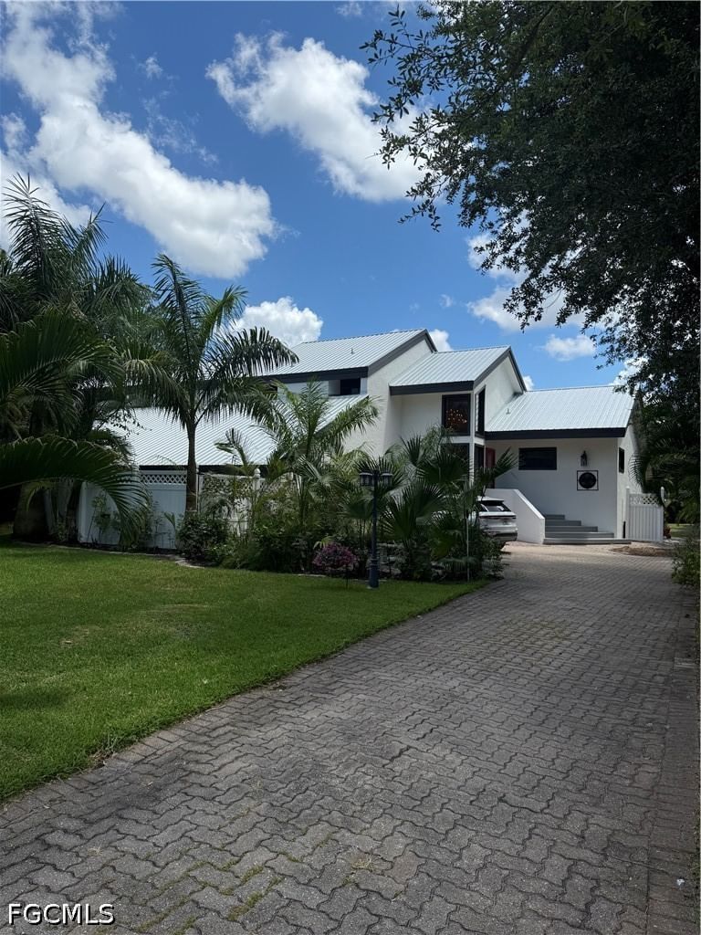 15793 San Antonio Court, Fort Myers, FL 33908 photo 2