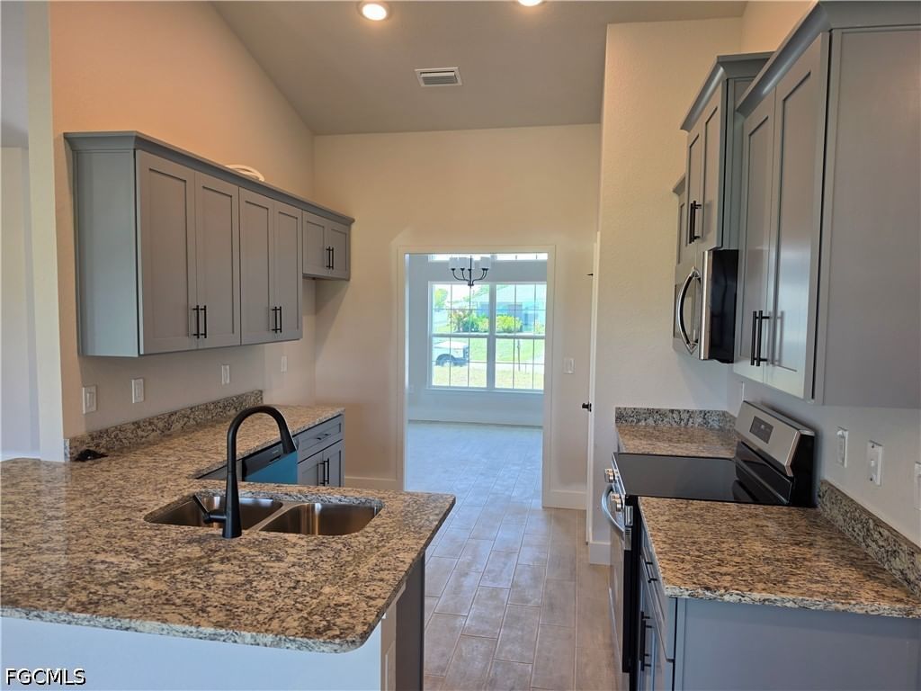 925 NW 8th Place, Cape Coral, FL 33993 photo 3