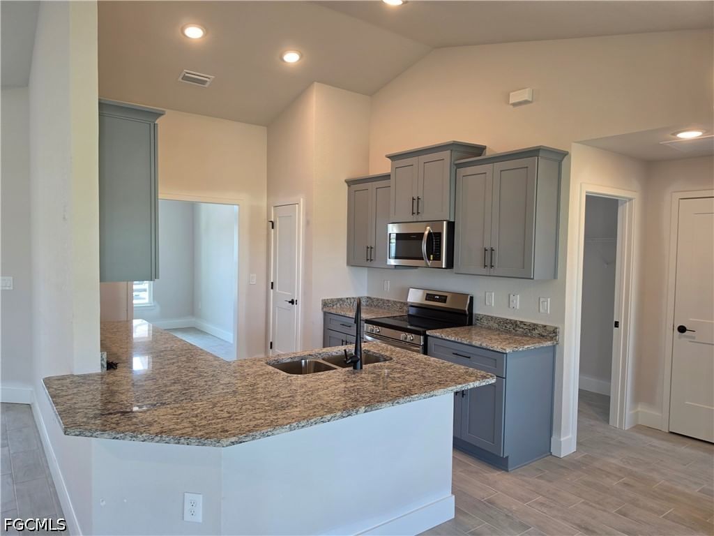 925 NW 8th Place, Cape Coral, FL 33993 photo 4