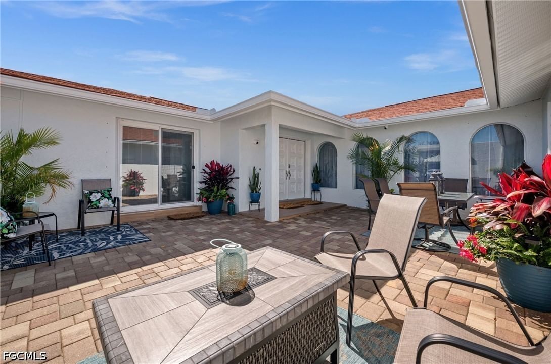 1432 Venetian Court, Cape Coral, FL 33904 photo 4