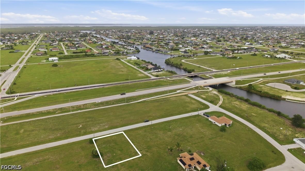 813 NW 31st Place, Cape Coral, FL 33993 photo 4