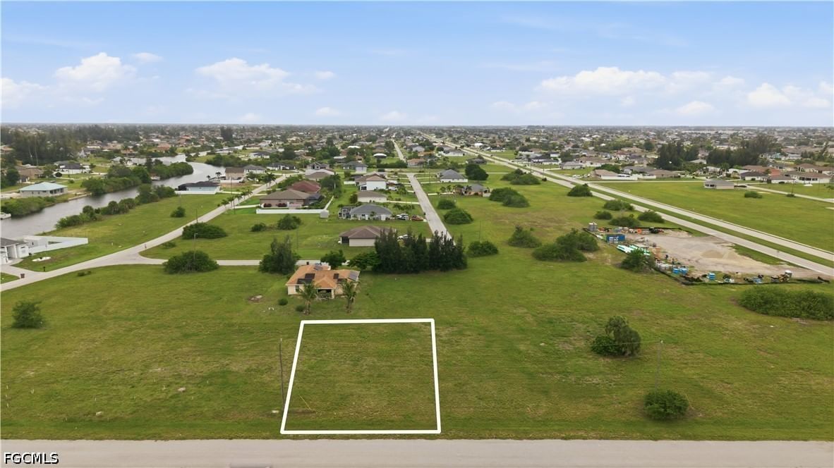 817 NW 31st Place, Cape Coral, FL 33993 photo 2