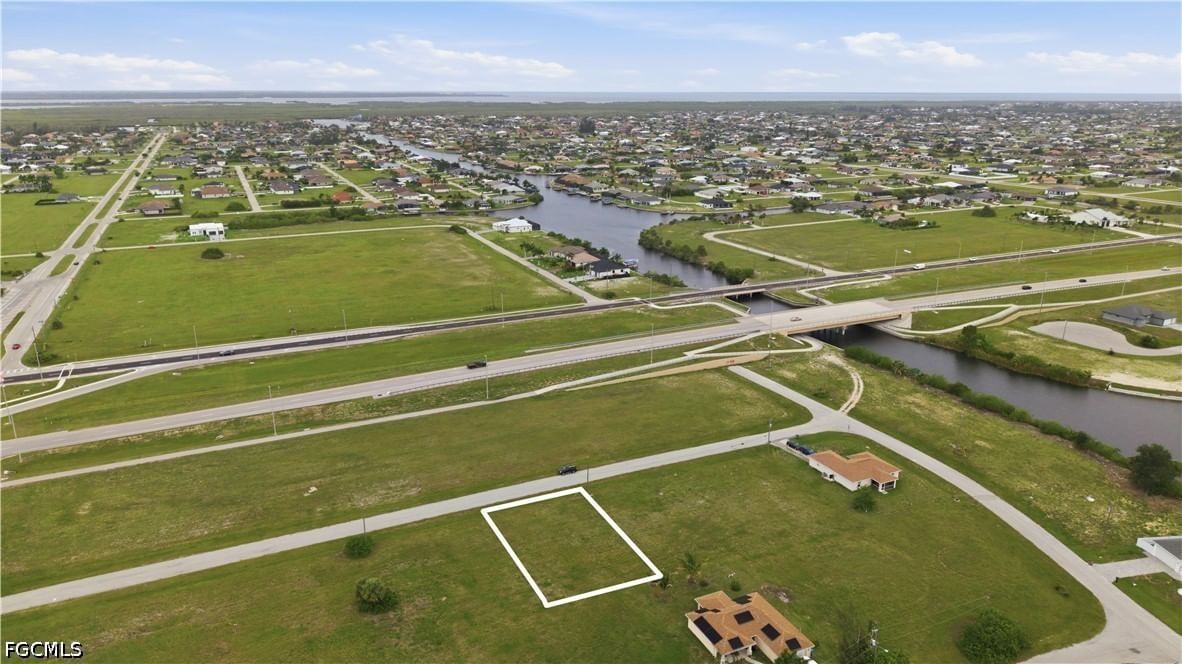 817 NW 31st Place, Cape Coral, FL 33993 photo 4