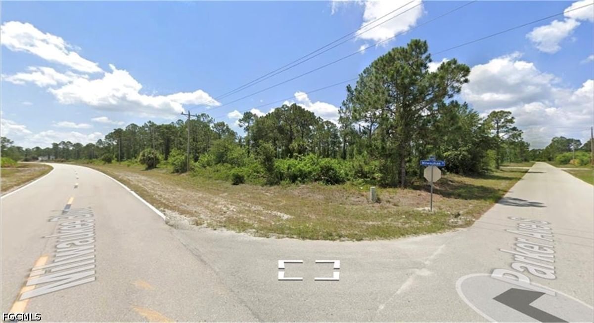 1016 Milwaukee Boulevard, Lehigh Acres, FL 33974 photo 3