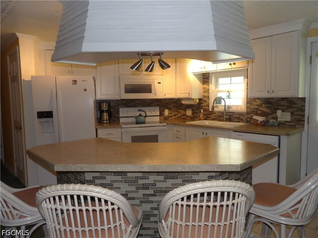 242 Shrub Lane N, North Fort Myers, FL 33917 photo 3