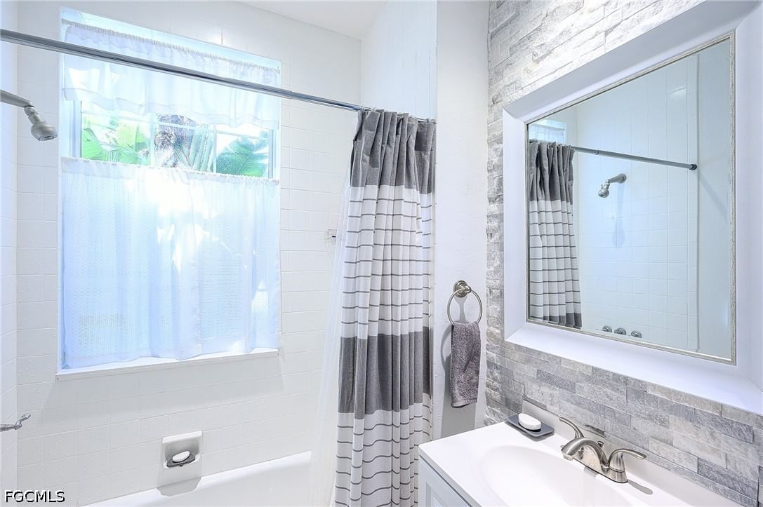 133 Colonade Circle, Naples, FL 34103 photo 5