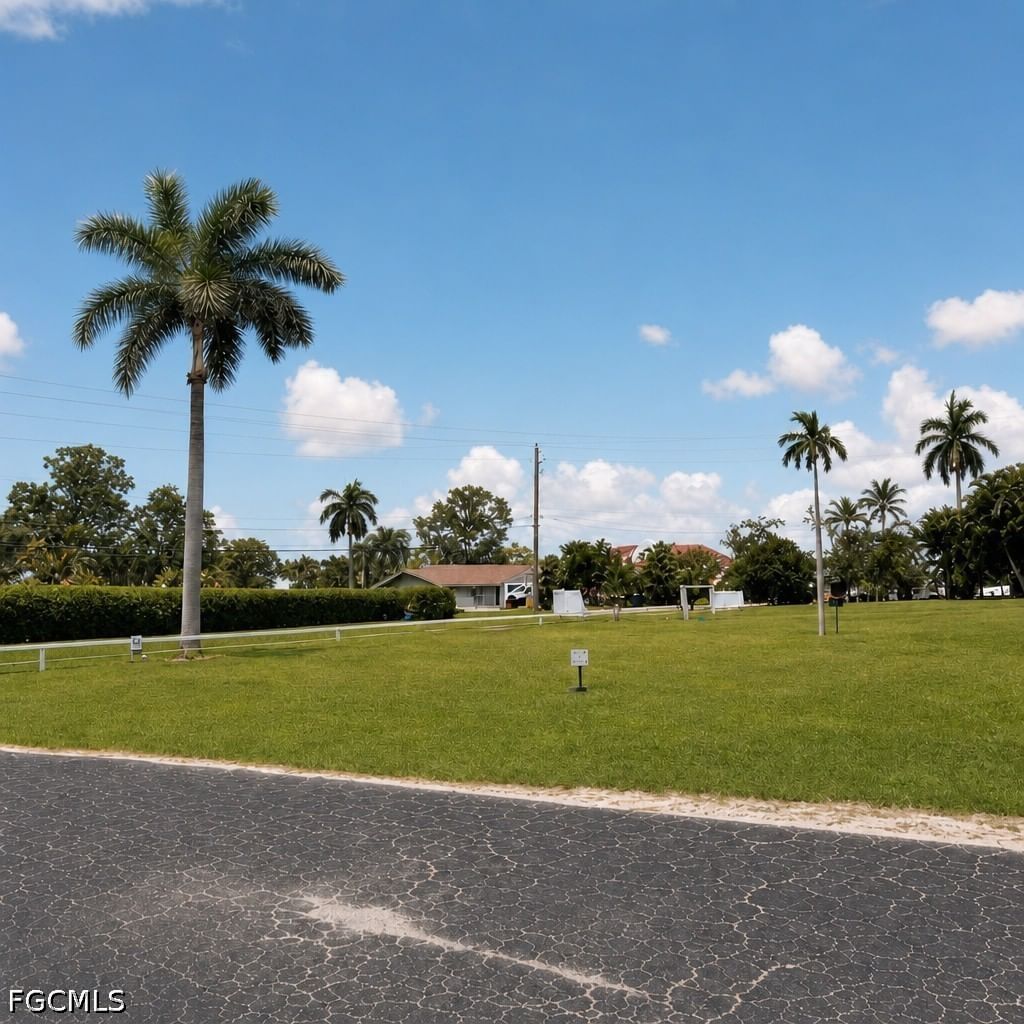 90 Sycamore Lane, Fort Myers, FL 33908 photo 3