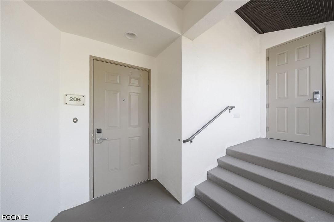 221 9th Street S #206, Naples, FL 34102 photo 2