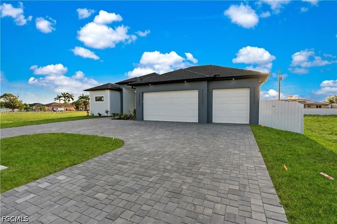 628 Chiquita Boulevard N, Cape Coral, FL 33993 photo 2
