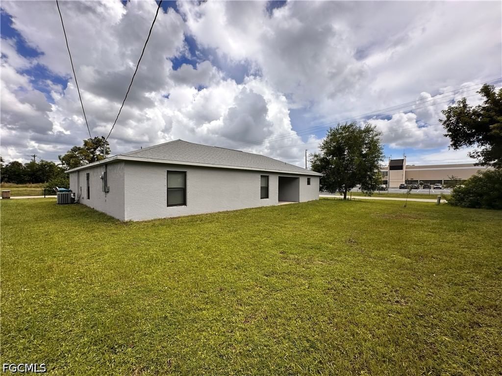 2212 SW Santa Barbara Place, Cape Coral, FL 33991 photo 2
