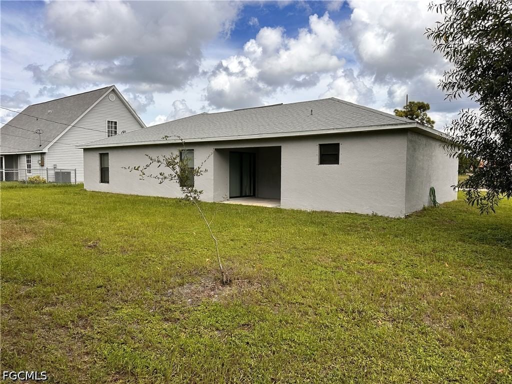 2212 SW Santa Barbara Place, Cape Coral, FL 33991 photo 3