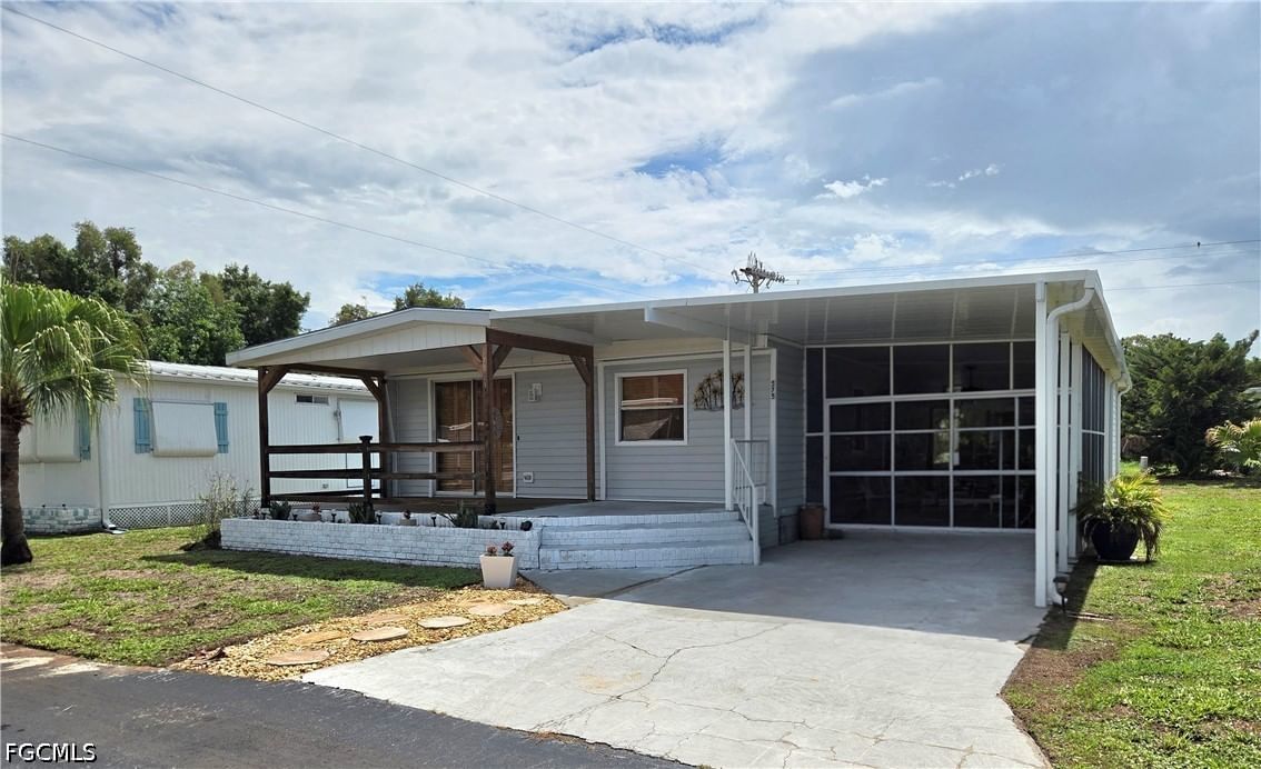 575 Winning Way, North Fort Myers, FL 33917 photo 3