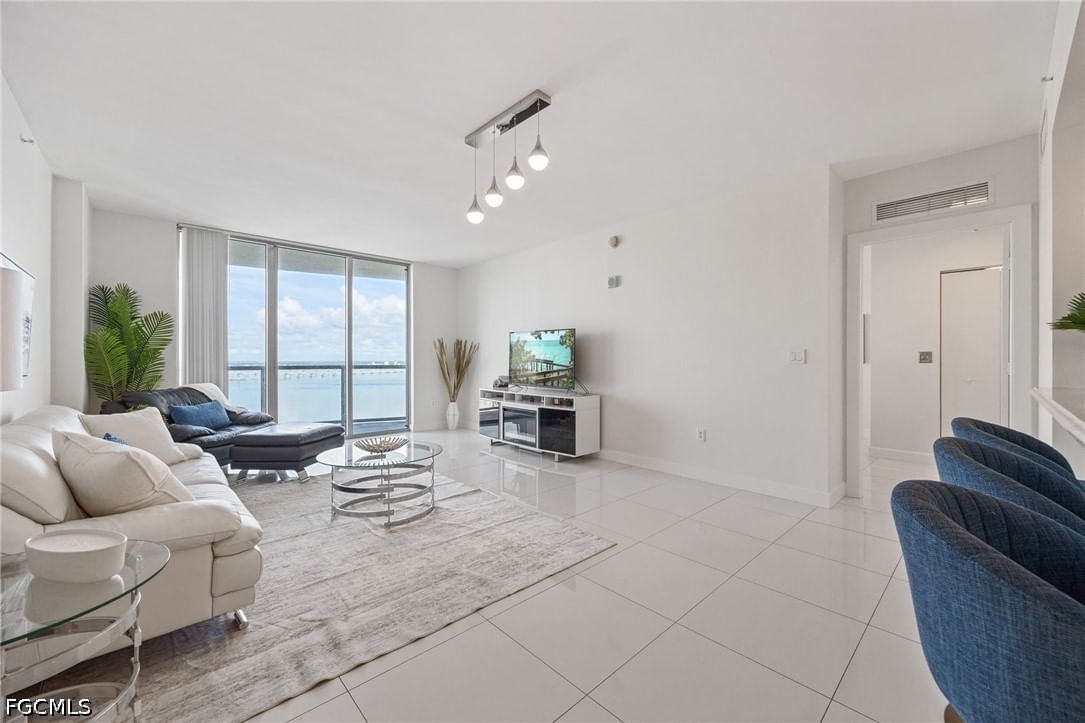 3000 Oasis Grand Boulevard #1705, Fort Myers, FL 33916 photo 4