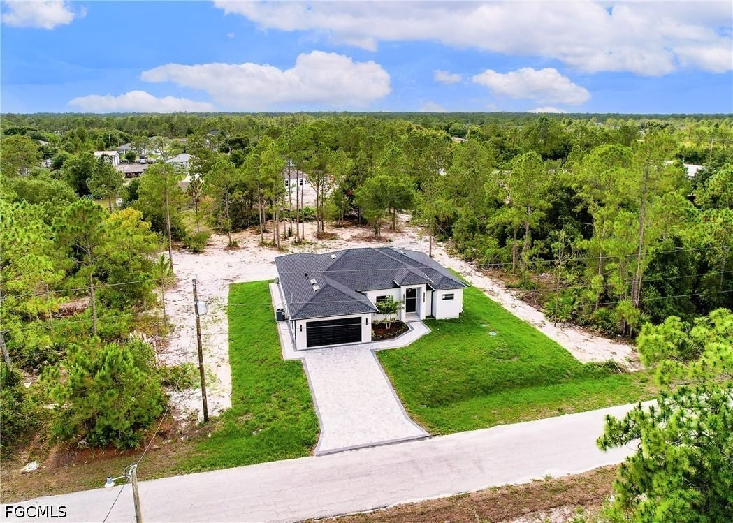 915 Lincoln Avenue, Lehigh Acres, FL 33972 photo 3