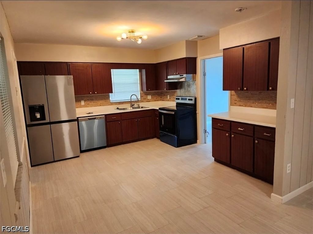 111 E Sugarland Circle, Clewiston, FL 33440 photo 2