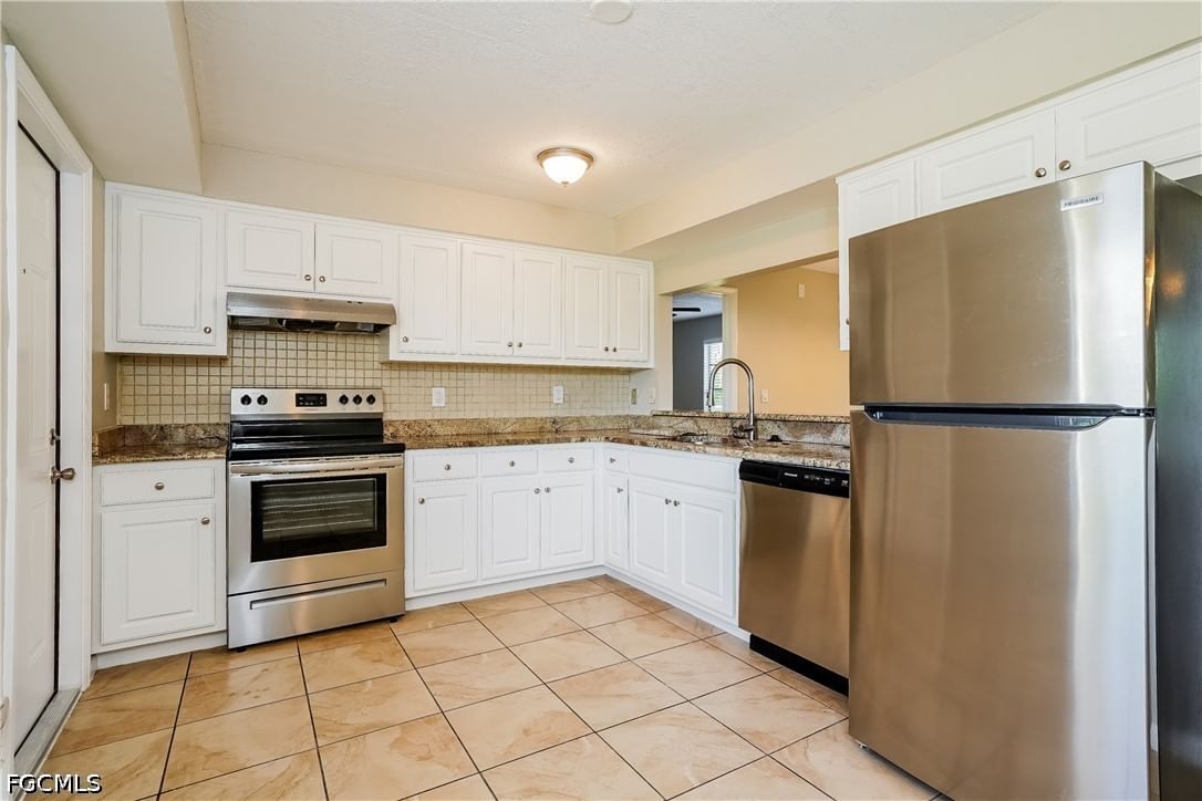 405 SE 8th Terrace, Cape Coral, FL 33990 photo 5