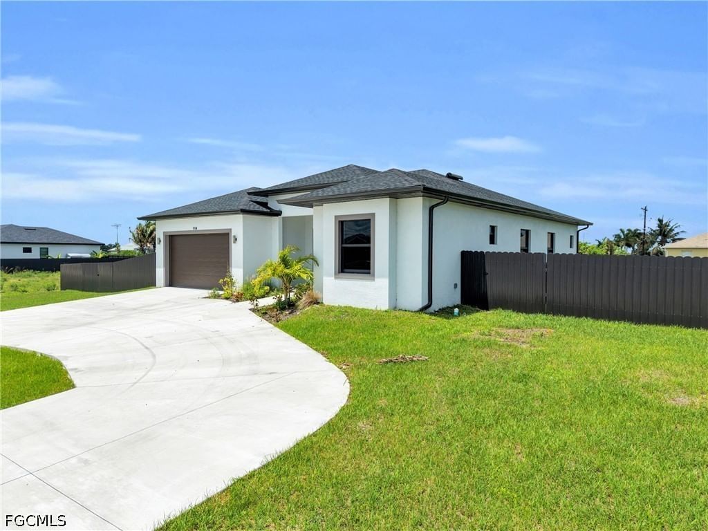 914 Chiquita Boulevard N, Cape Coral, FL 33993 photo 2