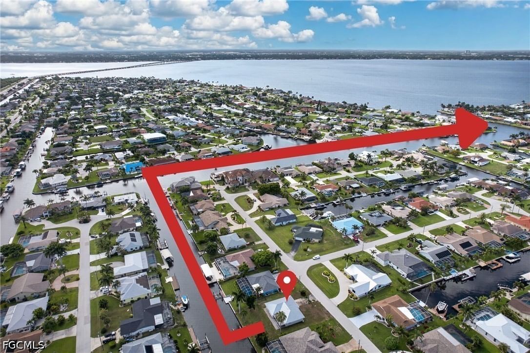 2031 SE 25th Lane, Cape Coral, FL 33904 photo 2