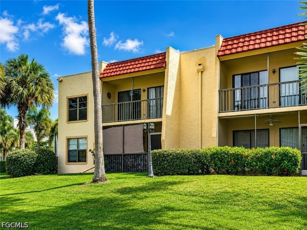 12481 McGregor Boulevard #17, Fort Myers, FL 33919 photo 2