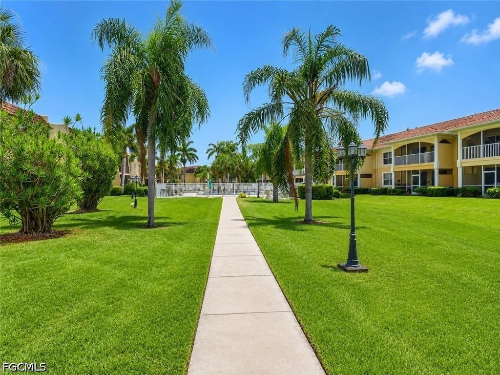 12481 McGregor Boulevard #17, Fort Myers, FL 33919 photo 3