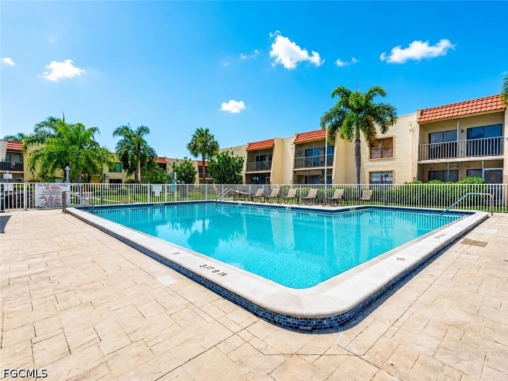 12481 McGregor Boulevard #17, Fort Myers, FL 33919 photo 4