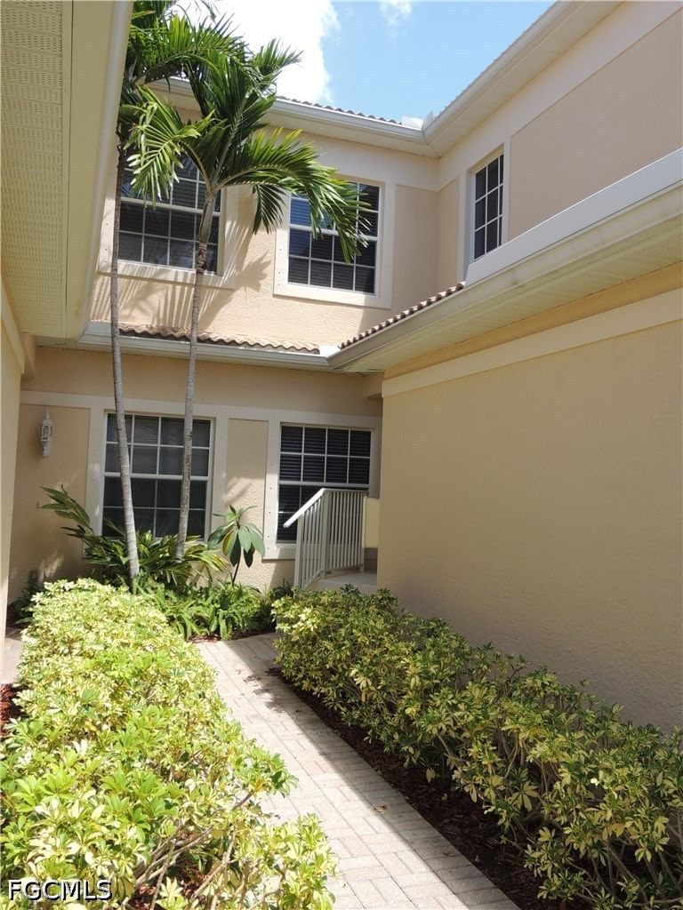 6020 Jonathans Bay Circle #202, Fort Myers, FL 33908 photo 2