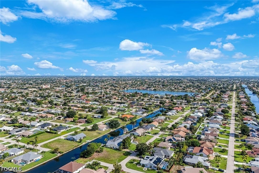 615 SE 19th Court, Cape Coral, FL 33990 photo 4