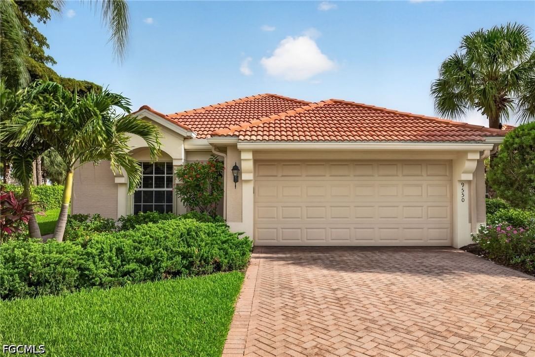 9550 Hemingway Lane, Fort Myers, FL 33913 photo 2